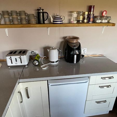 Cosy Cabin In Annie'S Meadow West Meon Bagian luar foto