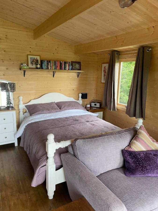 Cosy Cabin In Annie'S Meadow West Meon Bagian luar foto