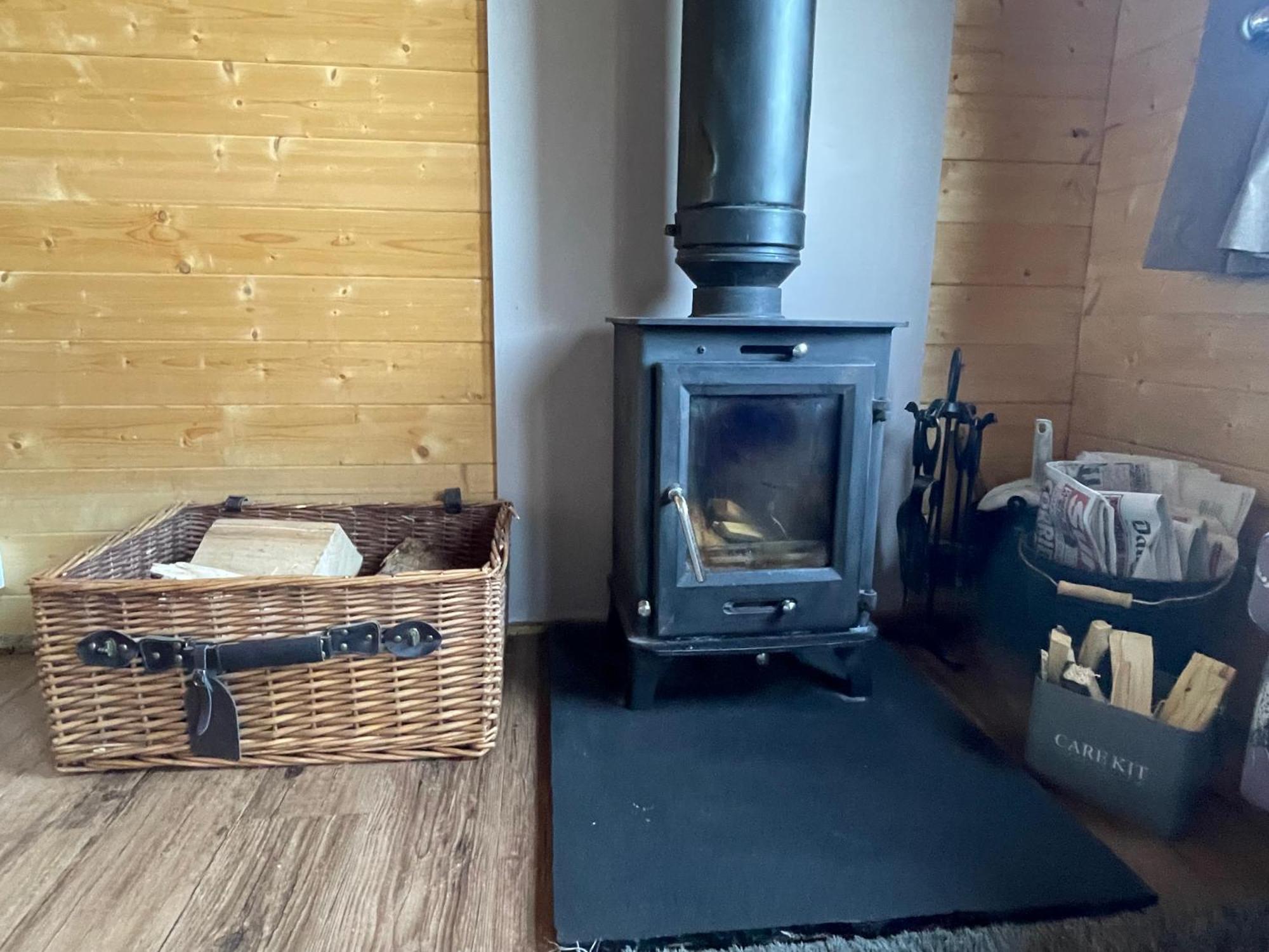 Cosy Cabin In Annie'S Meadow West Meon Bagian luar foto