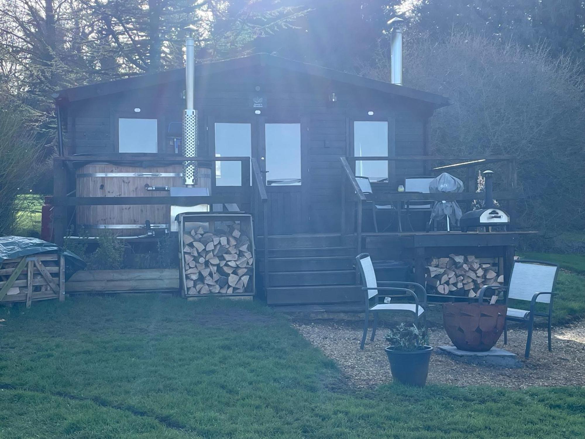 Cosy Cabin In Annie'S Meadow West Meon Bagian luar foto