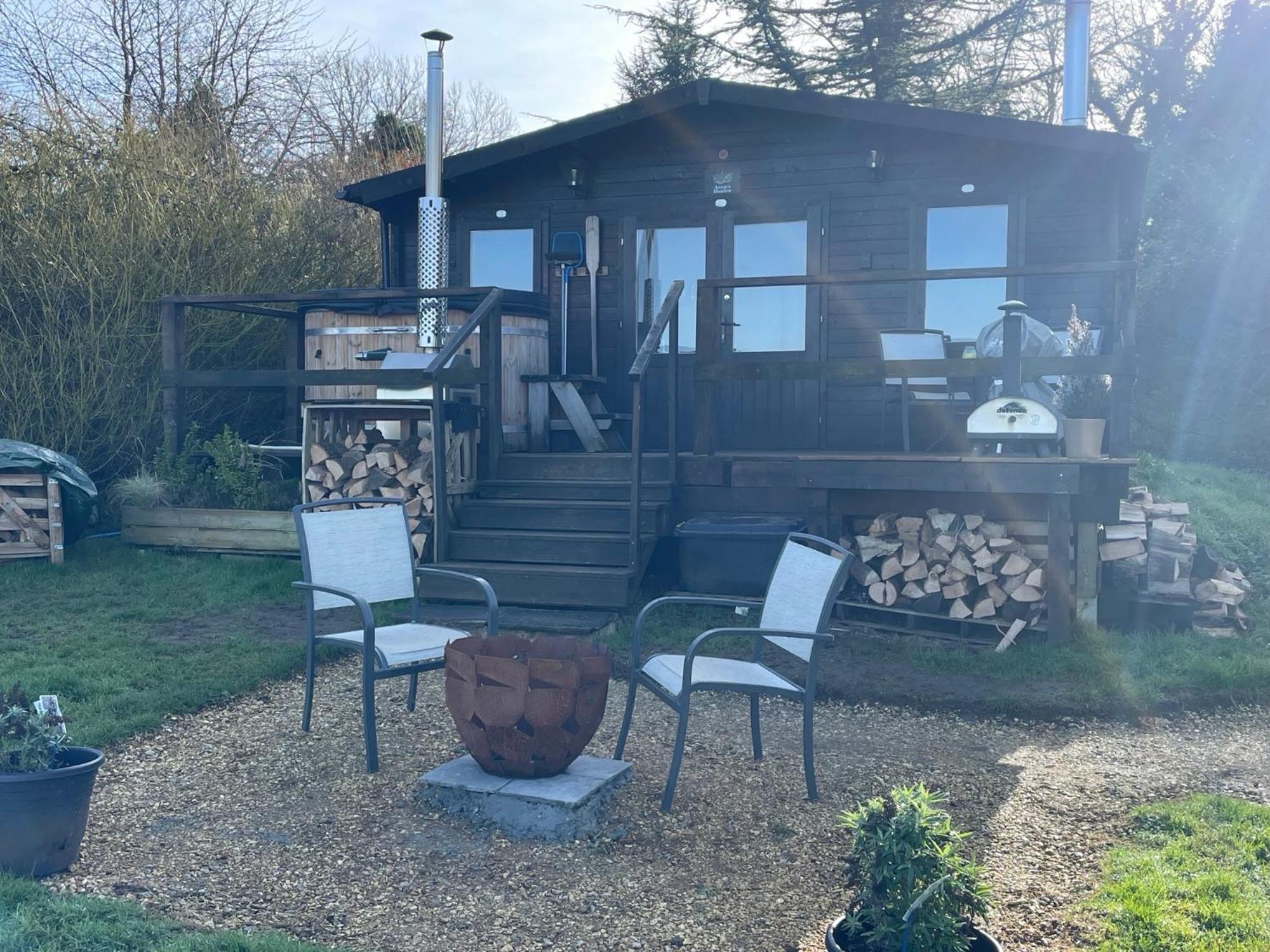 Cosy Cabin In Annie'S Meadow West Meon Bagian luar foto